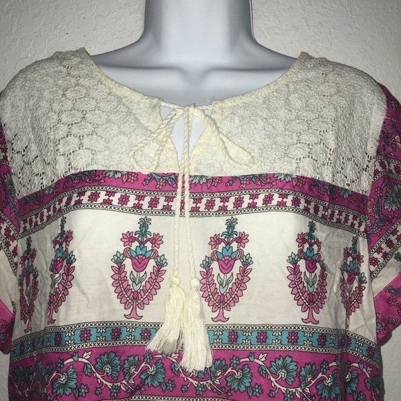 2/$20 True Destiny Boho Lace Short Puff Sleeve Top M - Picture 2 of 7